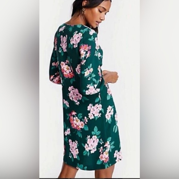 🔥SOLD🔥Ann Taylor | PETITE FLORAL
LANTERN SLEEVE SHIFT DRESS - Picture 2 of 11